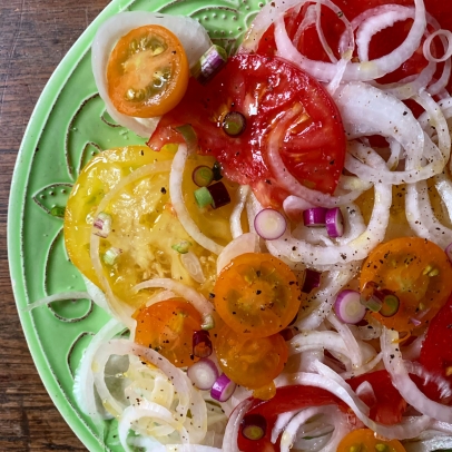 Heirloom tomatoes and onion salad