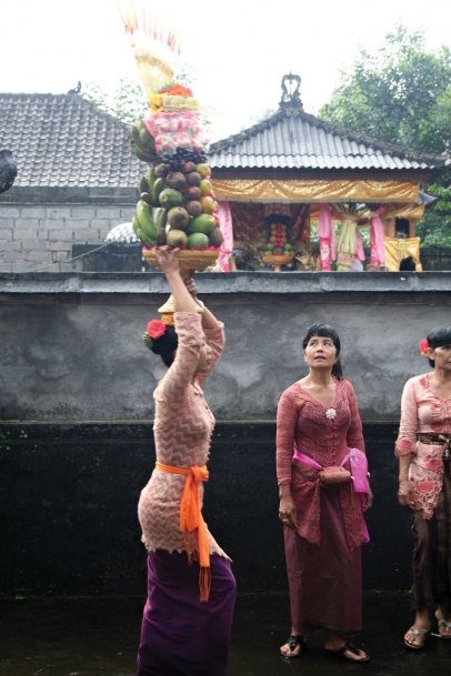 Offerings at the white mango (Mangifera caesia) ceremony in Bali
