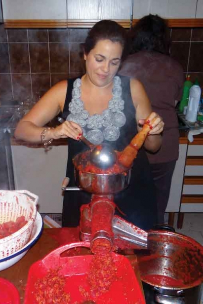 Making sauce in Italy – Family photo