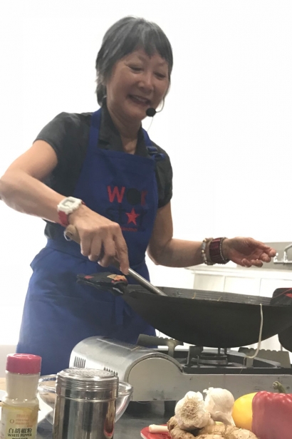 Wok Star Eleanor Hoh shows how to make bean sprouts