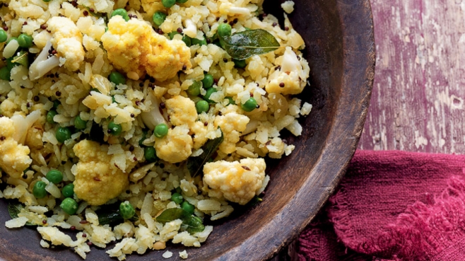 Flattened Rice with Cauliflower and Peas (Phool Gobi Aur Matar Wa La Paha)