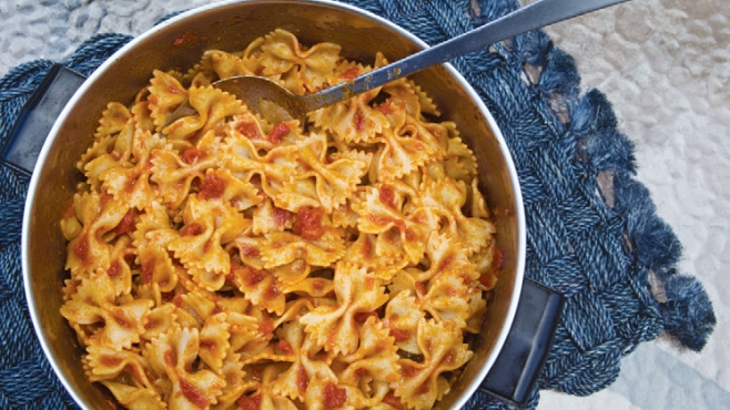 Pasta with Tomato and Onion Sauce