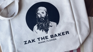 Zak the Baker on tote 