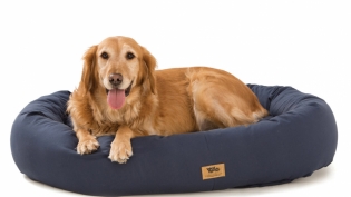 Pet bed made from plastic bottles