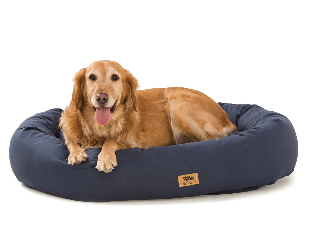 Pet bed made from plastic bottles