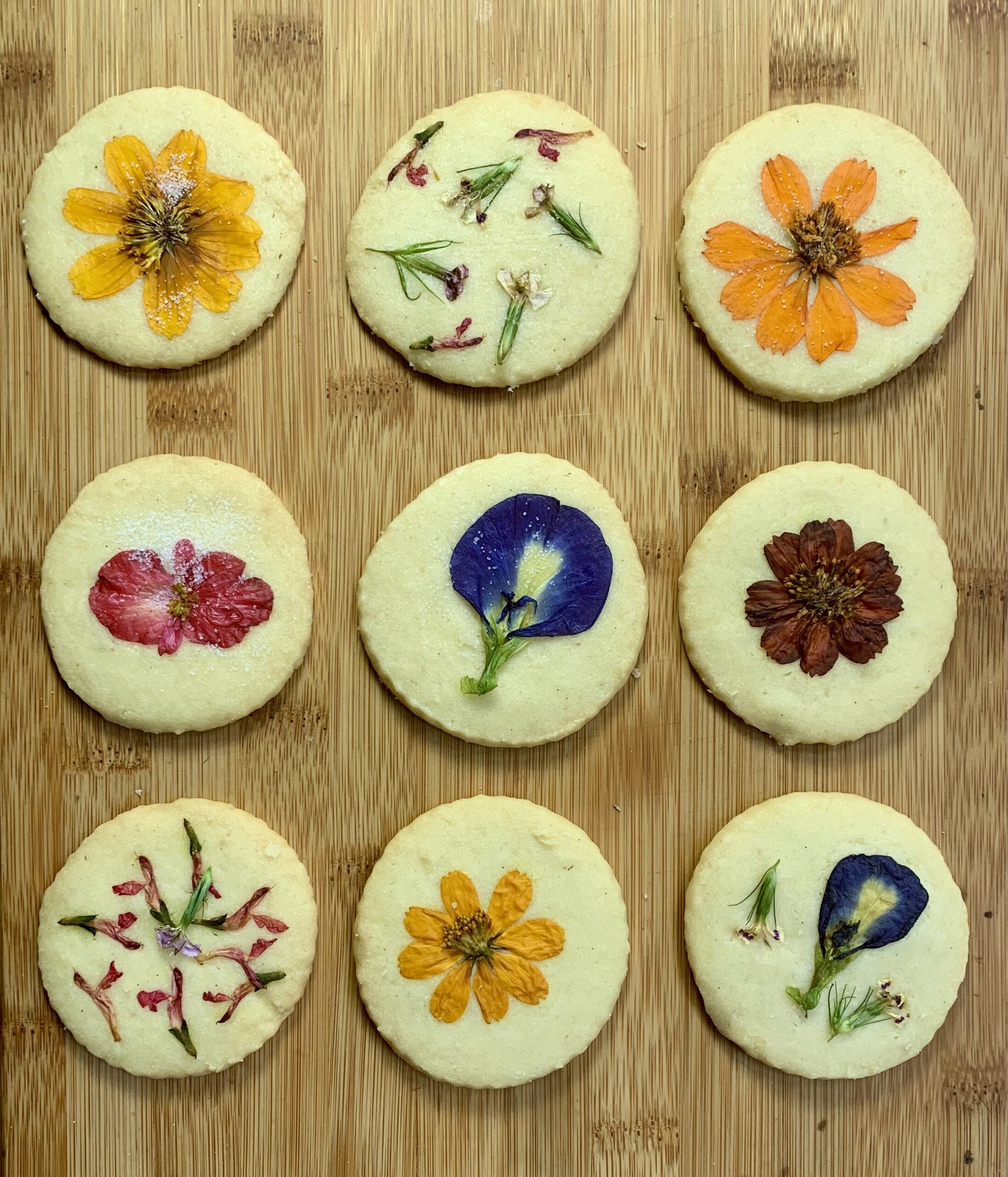 Flowery shortbread cookies